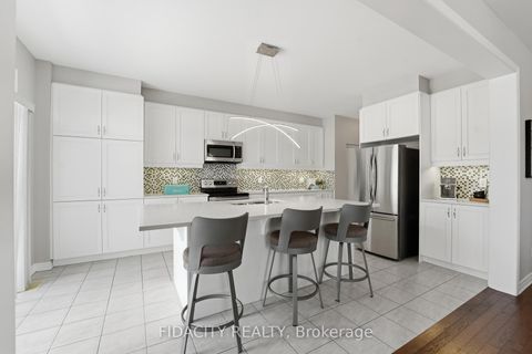 Photo 11 at 16 Sweetbay Circle, Stittsville (North), Stittsville