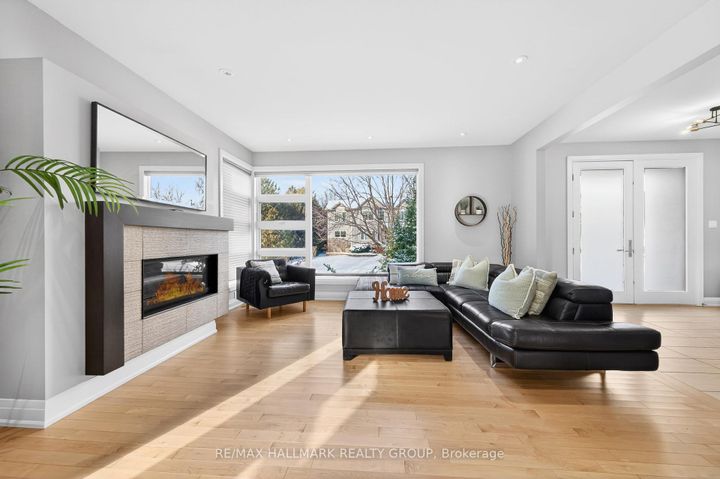 Photo 6 at 114 Rita Avenue, Nepean (Meadowlands/St. Claire Gardens), Ottawa