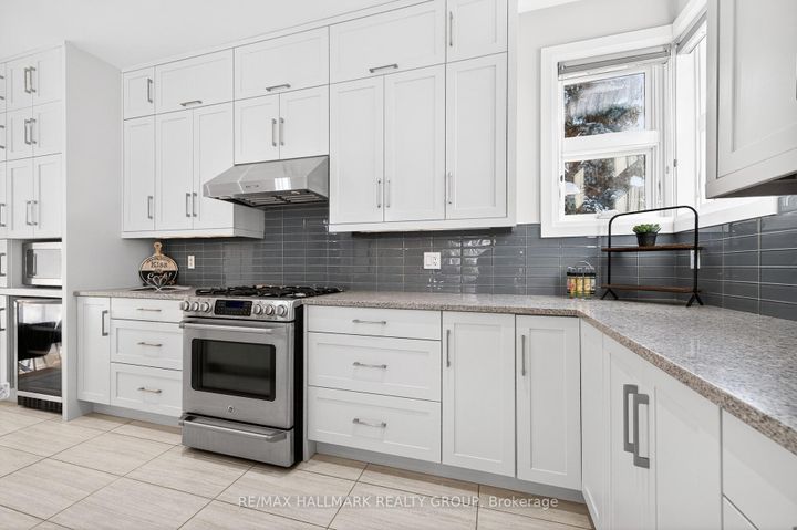 Photo 10 at 114 Rita Avenue, Nepean (Meadowlands/St. Claire Gardens), Ottawa