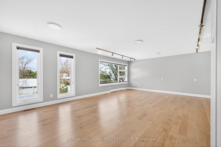 Photo 18 at 114 Rita Avenue, Nepean (Meadowlands/St. Claire Gardens), Ottawa