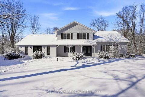 Photo 1 at 3415 Torbolton Ridge Road, Dunrobin, Constance Bay