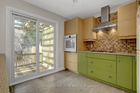 Photo 11 at 27 Winchester Drive, Glencairn/Hazeldean, Kanata