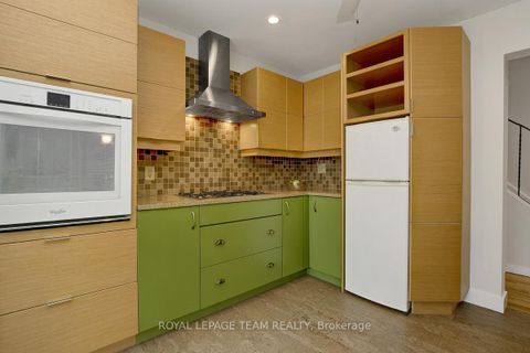 Photo 12 at 27 Winchester Drive, Glencairn/Hazeldean, Kanata