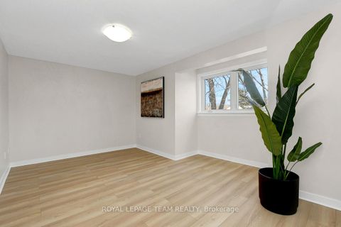 Photo 16 at 27 Winchester Drive, Glencairn/Hazeldean, Kanata