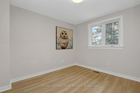 Photo 18 at 27 Winchester Drive, Glencairn/Hazeldean, Kanata