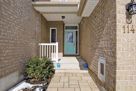 Photo 1 at 114 Tandalee Crescent, Emerald Meadows/Trailwest, Kanata