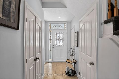 Photo 3 at 114 Tandalee Crescent, Emerald Meadows/Trailwest, Kanata