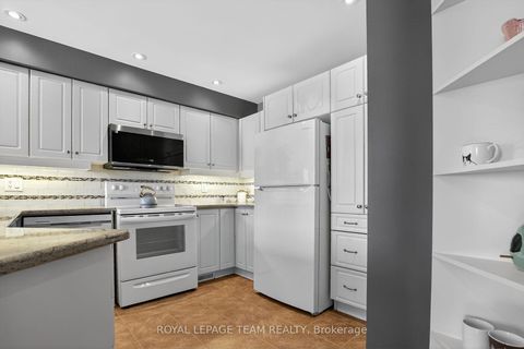 Photo 5 at 114 Tandalee Crescent, Emerald Meadows/Trailwest, Kanata