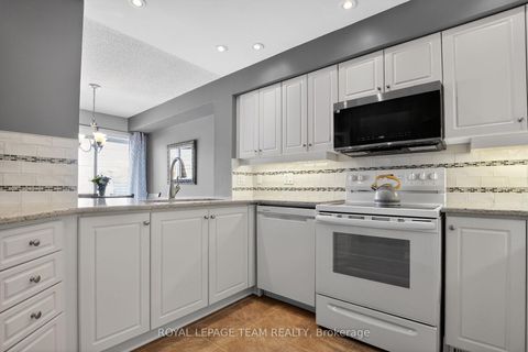 Photo 7 at 114 Tandalee Crescent, Emerald Meadows/Trailwest, Kanata