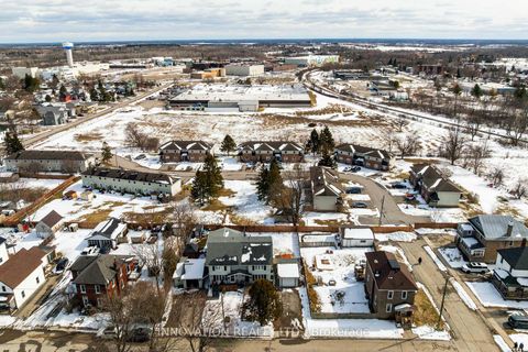 Photo 2 at 19 Thomas Street, SMITHS FALLS, Smiths Falls