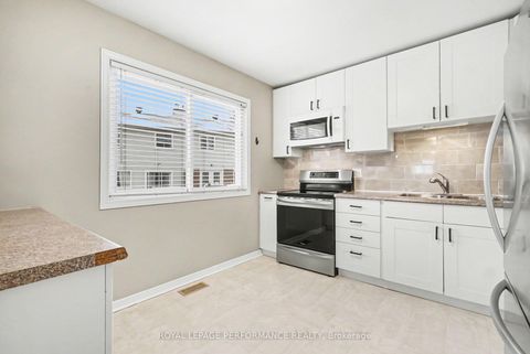 Photo 8 at 1403 beaucourt Place, Fallingbrook/Ridgemount, Orleans