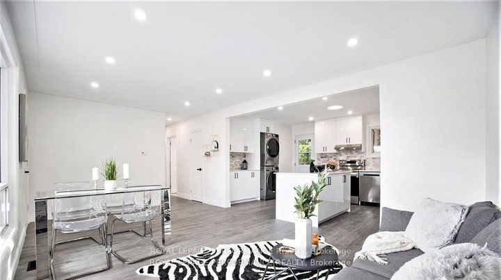 Photo 4 at 33 Majestic Drive N, Nepean (Manordale), Ottawa