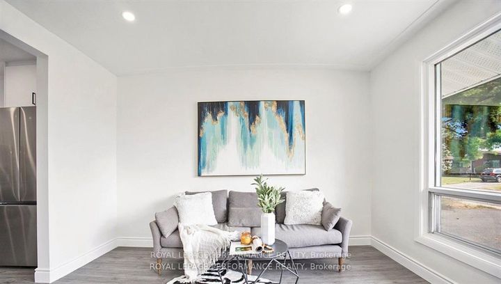 Photo 6 at 33 Majestic Drive N, Nepean (Manordale), Ottawa