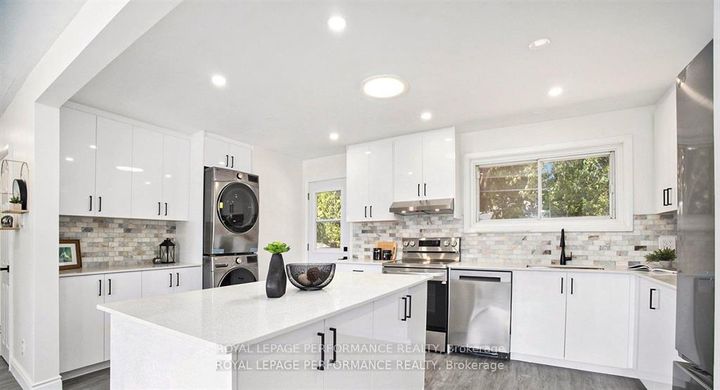 Photo 7 at 33 Majestic Drive N, Nepean (Manordale), Ottawa