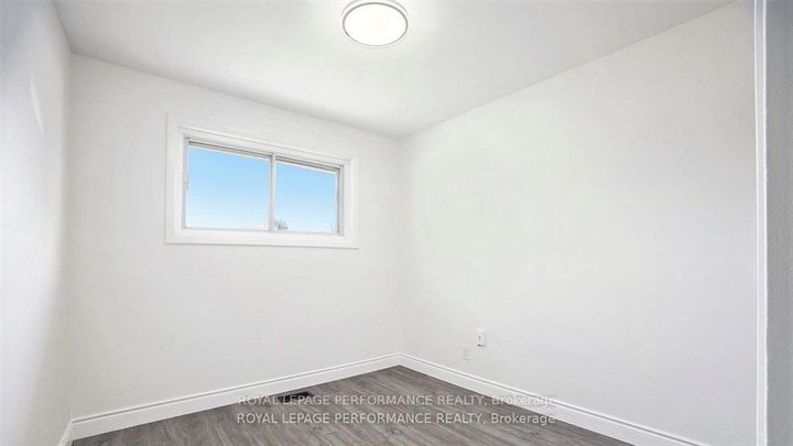 Photo 13 at 33 Majestic Drive N, Nepean (Manordale), Ottawa