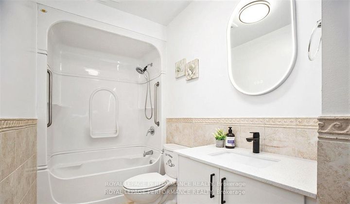 Photo 15 at 33 Majestic Drive N, Nepean (Manordale), Ottawa