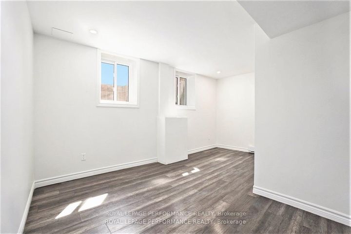 Photo 25 at 33 Majestic Drive N, Nepean (Manordale), Ottawa