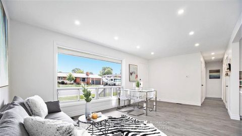 Photo 3 at 33 Majestic Drive N, Nepean (Manordale), Ottawa