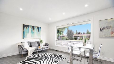 Photo 5 at 33 Majestic Drive N, Nepean (Manordale), Ottawa