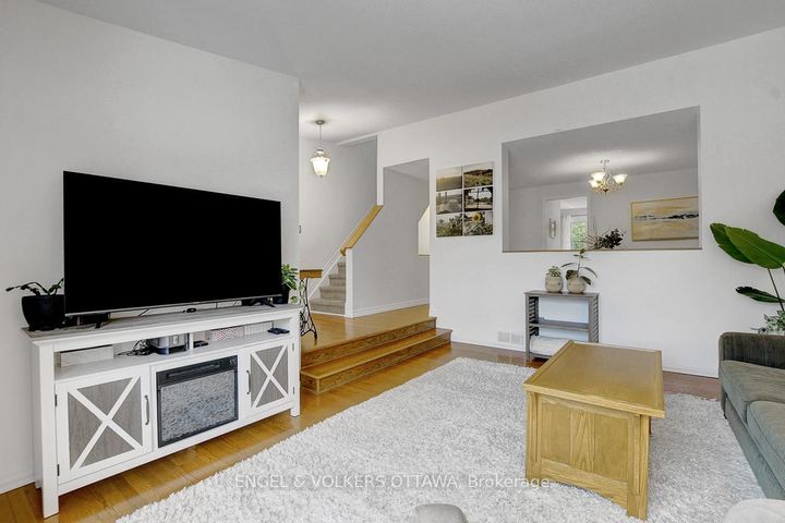 Photo 4 at 206 Sherway Drive, Nepean (Pheasant Run), Ottawa