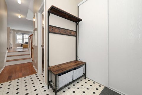 Photo 3 at 47 Deerchase Court, Emerald Meadows/Trailwest, Kanata