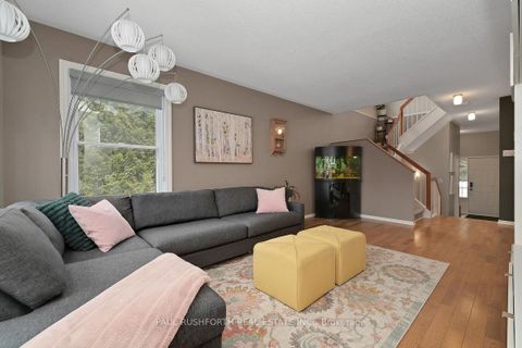 Photo 8 at 47 Deerchase Court, Emerald Meadows/Trailwest, Kanata