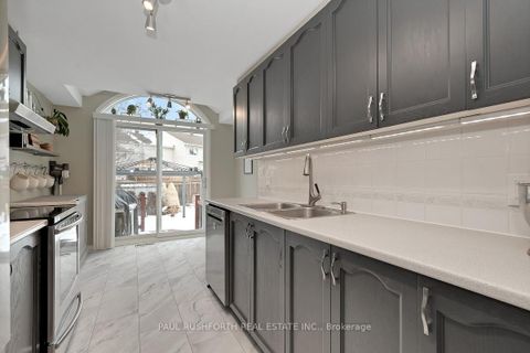 Photo 12 at 47 Deerchase Court, Emerald Meadows/Trailwest, Kanata