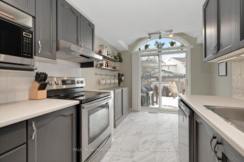 Photo 13 at 47 Deerchase Court, Emerald Meadows/Trailwest, Kanata