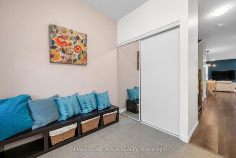 Photo 2 at 302 Haliburton Heights, Emerald Meadows/Trailwest, Kanata