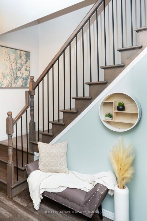 Photo 3 at 302 Haliburton Heights, Emerald Meadows/Trailwest, Kanata