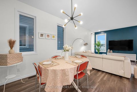 Photo 7 at 302 Haliburton Heights, Emerald Meadows/Trailwest, Kanata