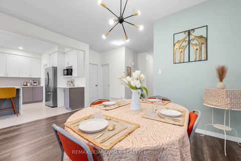 Photo 9 at 302 Haliburton Heights, Emerald Meadows/Trailwest, Kanata