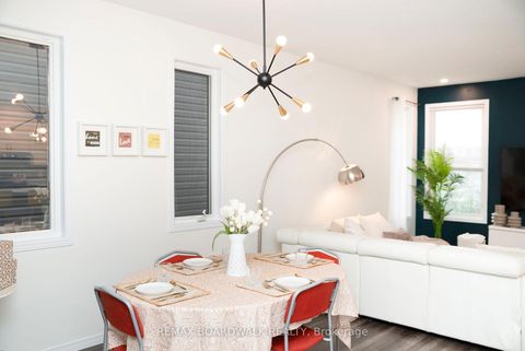 Photo 11 at 302 Haliburton Heights, Emerald Meadows/Trailwest, Kanata