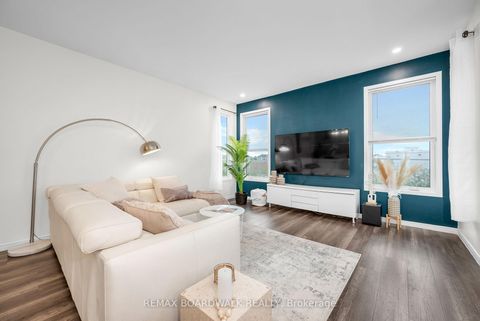 Photo 13 at 302 Haliburton Heights, Emerald Meadows/Trailwest, Kanata