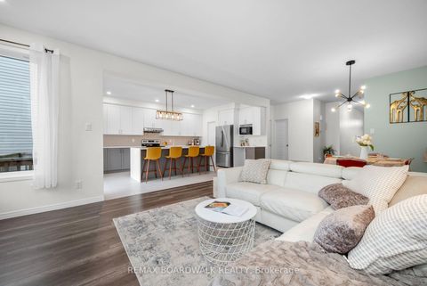 Photo 15 at 302 Haliburton Heights, Emerald Meadows/Trailwest, Kanata