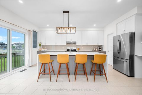 Photo 17 at 302 Haliburton Heights, Emerald Meadows/Trailwest, Kanata