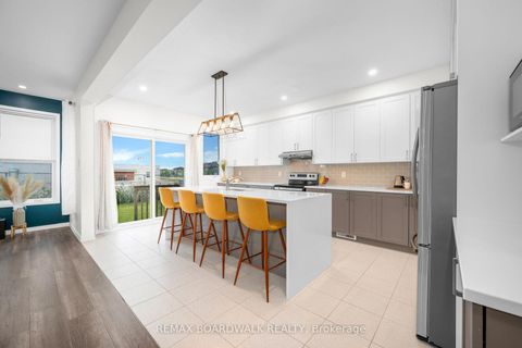 Photo 18 at 302 Haliburton Heights, Emerald Meadows/Trailwest, Kanata