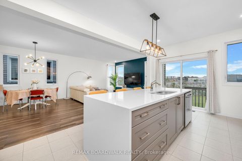 Photo 20 at 302 Haliburton Heights, Emerald Meadows/Trailwest, Kanata