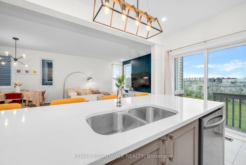 Photo 21 at 302 Haliburton Heights, Emerald Meadows/Trailwest, Kanata