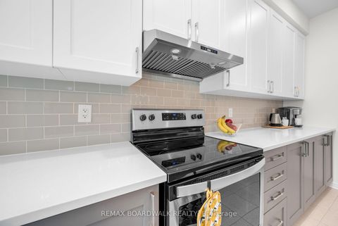 Photo 22 at 302 Haliburton Heights, Emerald Meadows/Trailwest, Kanata