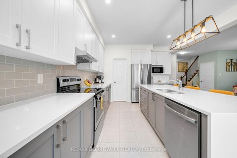 Photo 24 at 302 Haliburton Heights, Emerald Meadows/Trailwest, Kanata