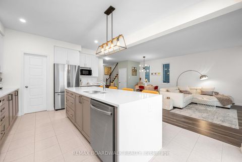 Photo 25 at 302 Haliburton Heights, Emerald Meadows/Trailwest, Kanata