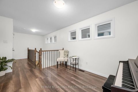 Photo 30 at 302 Haliburton Heights, Emerald Meadows/Trailwest, Kanata