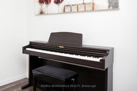 Photo 32 at 302 Haliburton Heights, Emerald Meadows/Trailwest, Kanata