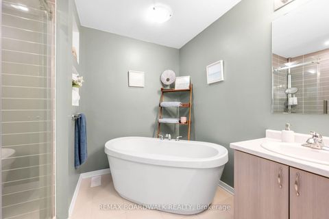 Photo 37 at 302 Haliburton Heights, Emerald Meadows/Trailwest, Kanata