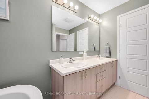 Photo 38 at 302 Haliburton Heights, Emerald Meadows/Trailwest, Kanata