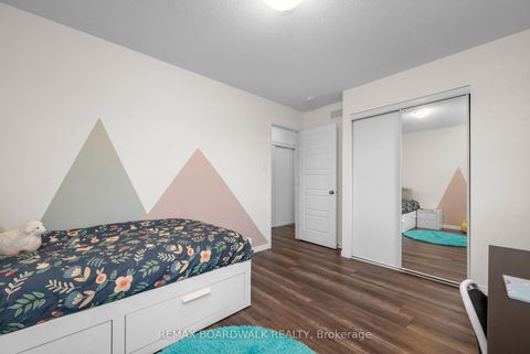 Photo 41 at 302 Haliburton Heights, Emerald Meadows/Trailwest, Kanata