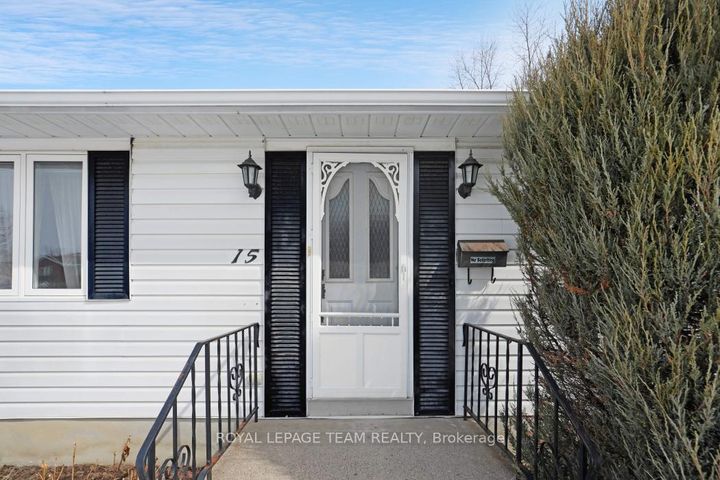 Photo 3 at 15 Overlake Drive, Nepean (Borden Farm/Stewart Farm/Carleton Heights/Parkwood Hills), Ottawa