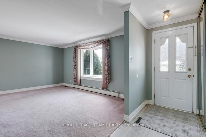 Photo 4 at 15 Overlake Drive, Nepean (Borden Farm/Stewart Farm/Carleton Heights/Parkwood Hills), Ottawa