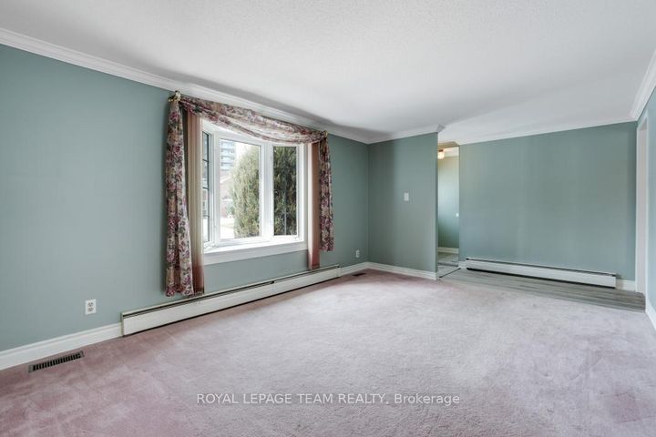 Photo 8 at 15 Overlake Drive, Nepean (Borden Farm/Stewart Farm/Carleton Heights/Parkwood Hills), Ottawa